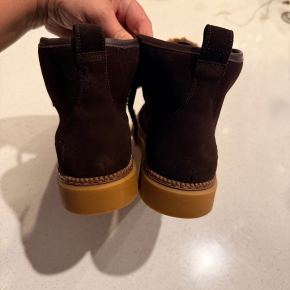 Cole Haan Suede Faux Fur Lace Up Ankle Chukka Boot Dark Brown Gum Sole Sz 8.5 - Picture 6 of 7